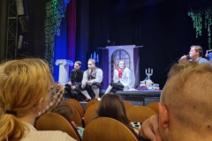 Wycieczka uczniów do teatru