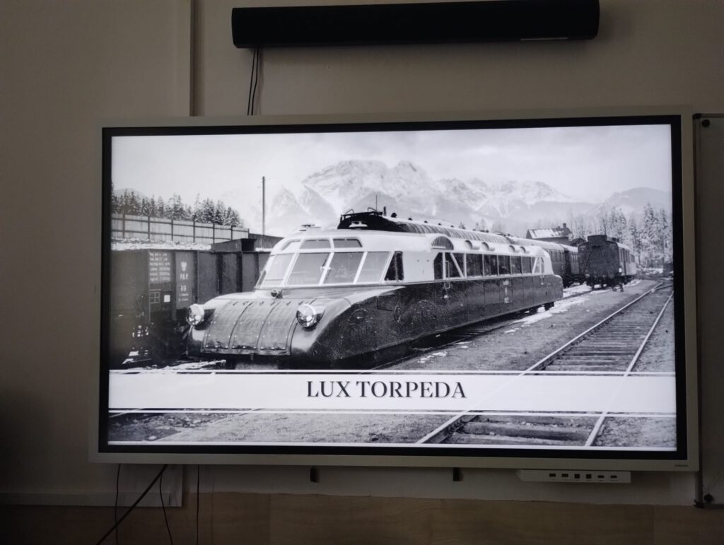 Zdjęcie przedstawia przedwojenny pociąg "Lux torpedę"