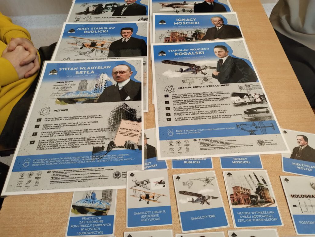 Zdjęcie przedstawia polskich konstruktorów i inżynierów.