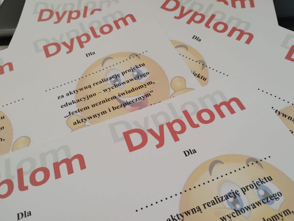 Dyplomy dla klas na zakończenie projektu.