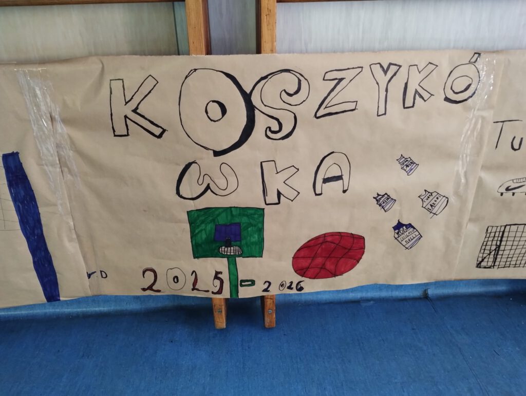 Plakat promujący grę w koszykówkę